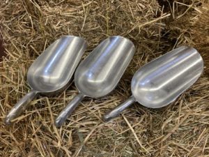 Lightweight aluminium feed scoop (300ml)